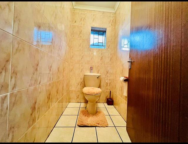 4 BEDROOM HOUSE FOR SALE IN HAYFIELDS